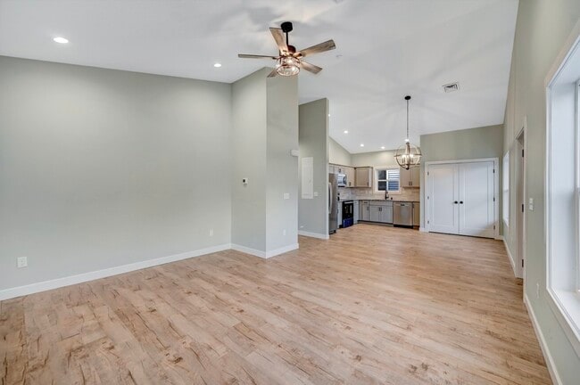 Primary Photo - 525 Harrison Ave