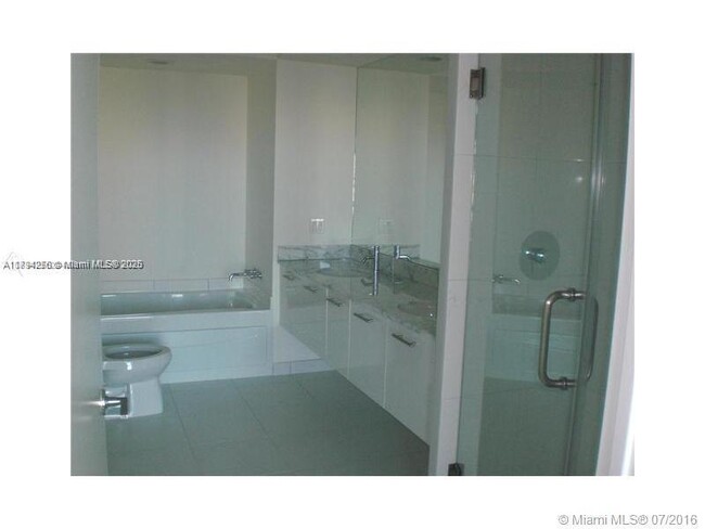 Building Photo - 500 Brickell Ave