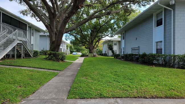Building Photo - 1 Bedroom/1 Bathroom 2nd Floor Condo at Sandlewood Villas AVAILABLE MAY 1st!