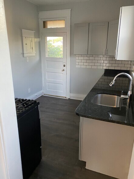 Building Photo - 1500 Dormont Ave