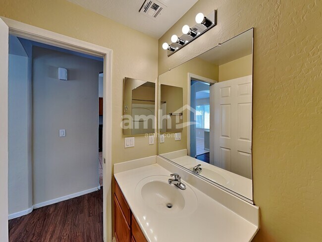 Building Photo - 10027 W Southgate Ave