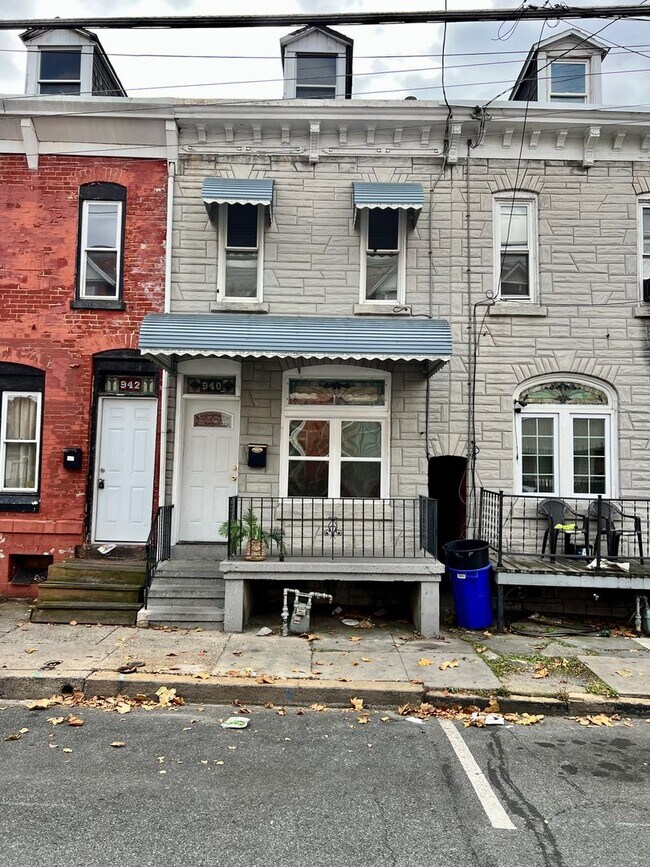 Primary Photo - 3 Bedroom 1 Bath Home Available For Rent