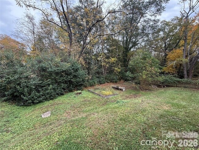 Building Photo - 301 S Mountain St