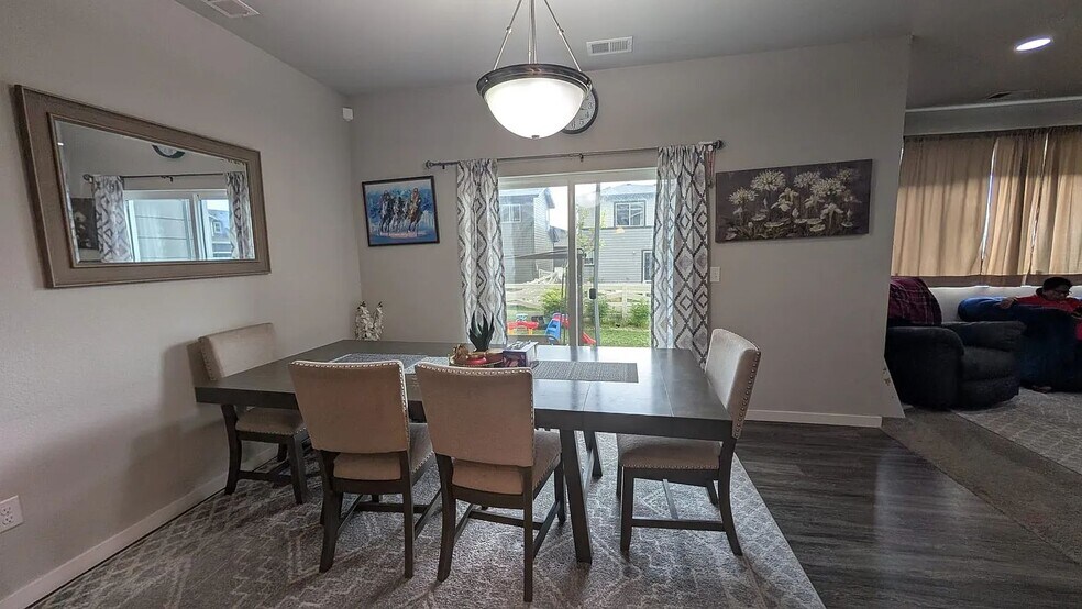 Building Photo - 2103 Mackinac St