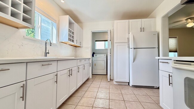 Building Photo - Central Olympia 2 Bedroom Townhome - Avail...