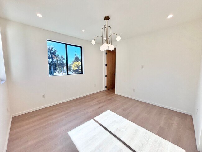 Building Photo - 17852 Saticoy St