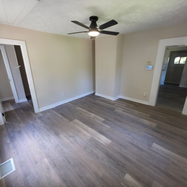 Building Photo - Single Family Ranch 2 beds 1 bath FOR RENT!