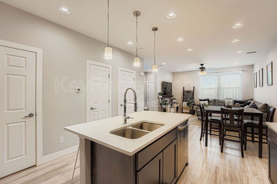 Building Photo - 16259 E Elk Dr