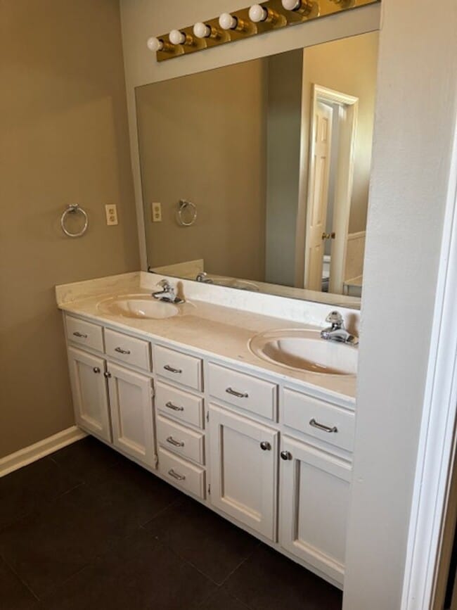 Building Photo - Renovated 3 Bedroom 2 Bath Home for Rent w...