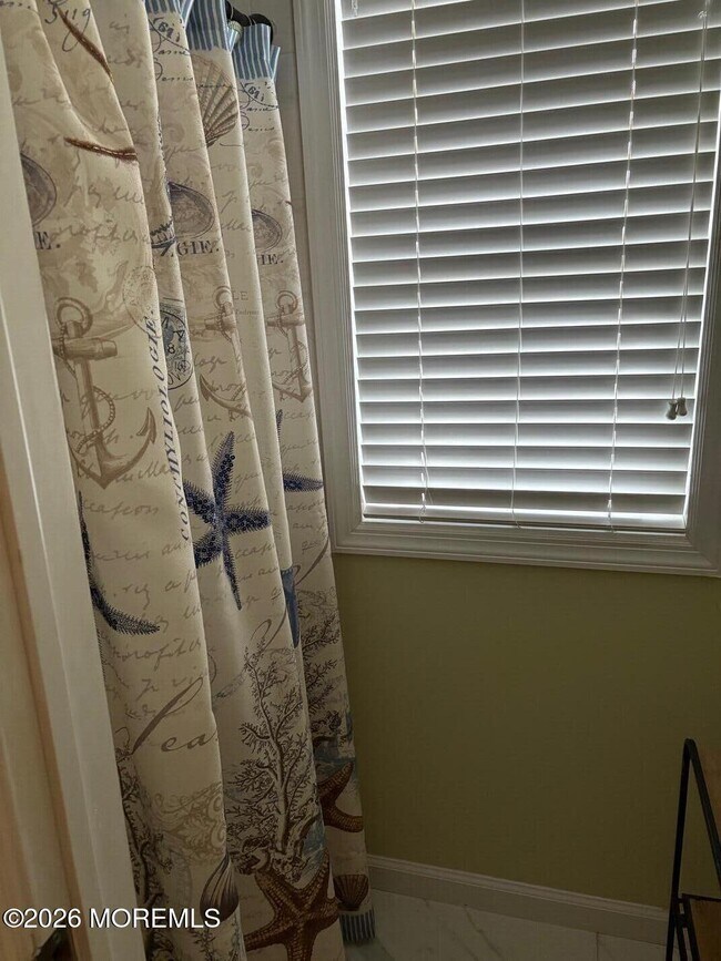 Building Photo - 11 Harborside Dr W