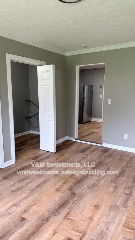 Building Photo - 522 Oak St