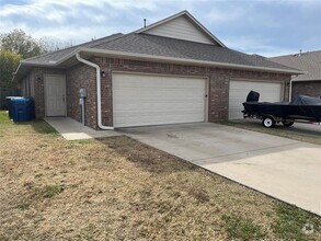 Building Photo - 212 Ashley Dr