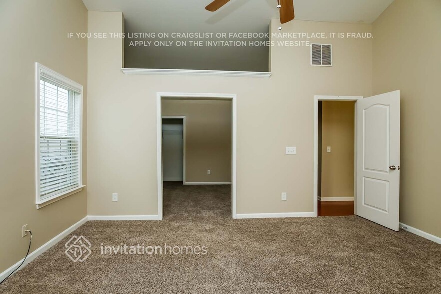 Building Photo - 1029 S Creek Dr
