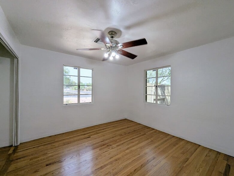 Building Photo - 2443 E Earll Dr