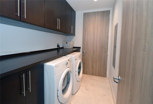 Building Photo - 1100 Biscayne Blvd