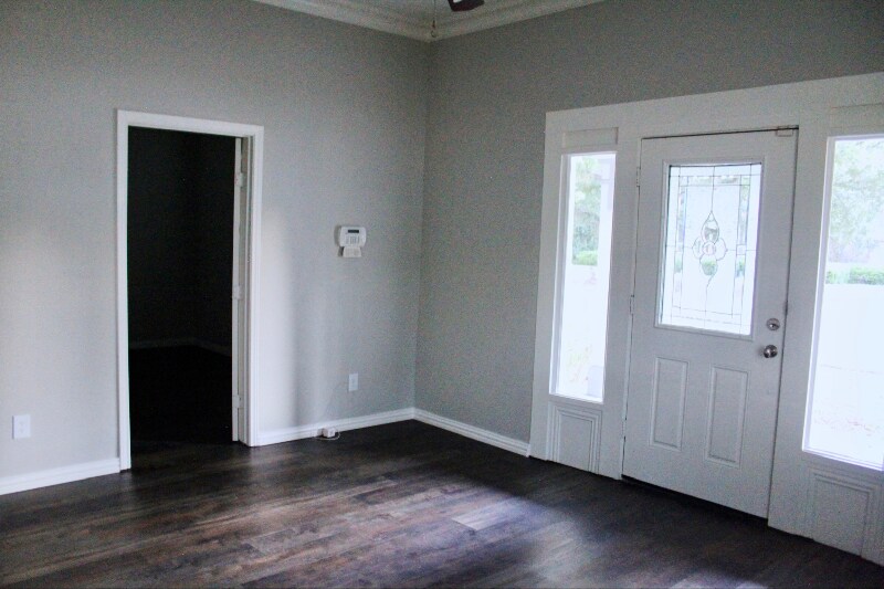 Building Photo - 508 N Dallas Ave