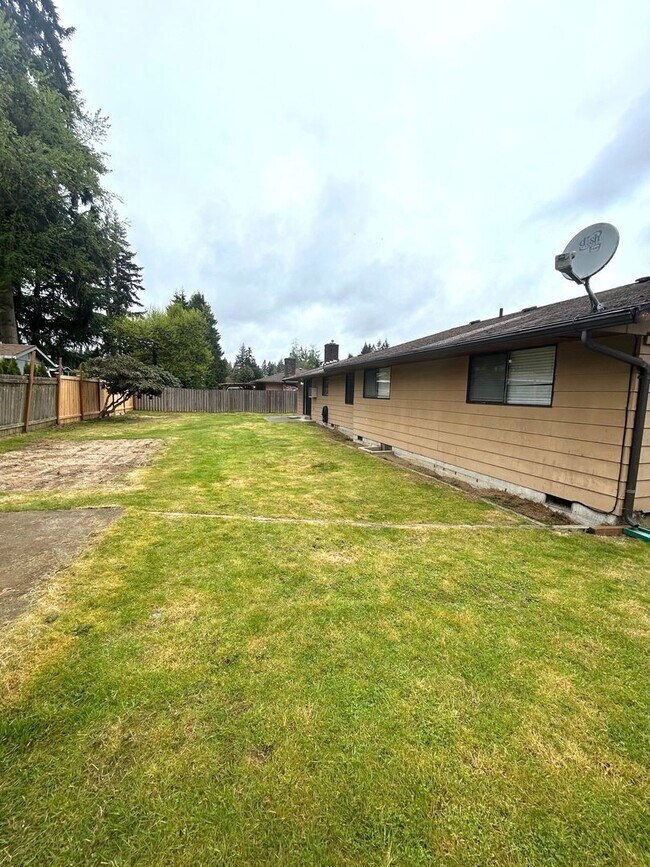 Building Photo - 3 Bedroom 1.5 Bath Rambler