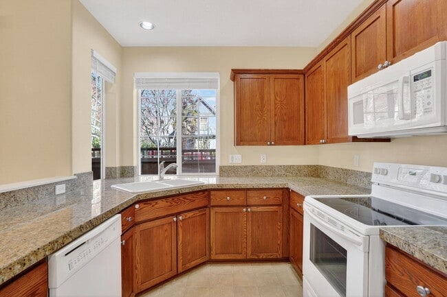 Building Photo - 1052 SE Portlandia Ave