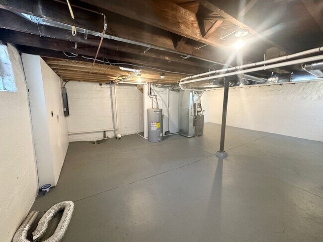 Building Photo - 2174 Arlington Ave