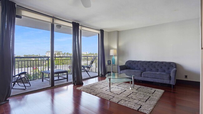 Building Photo - 3031 N Ocean Blvd