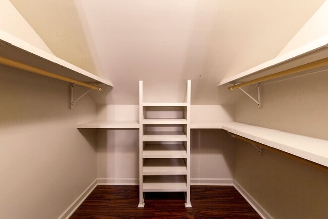 Building Photo - 3 Bedroom Townhouse in Broussard
