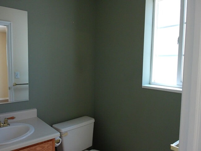 Building Photo - 29 Somerset Pl