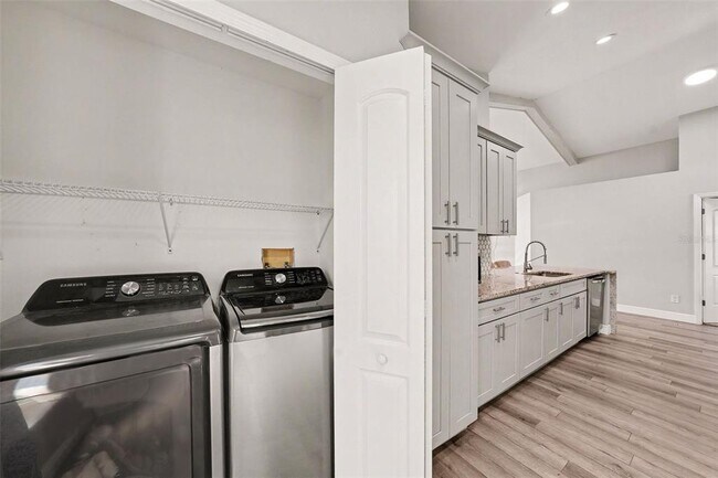 Building Photo - 12524 Midpointe Dr