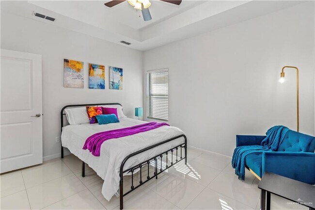 Building Photo - 12 Nightingale Ave