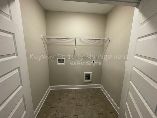 Building Photo - 3119 Venetian Dr