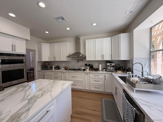 Building Photo - 5006 Palmera Dr