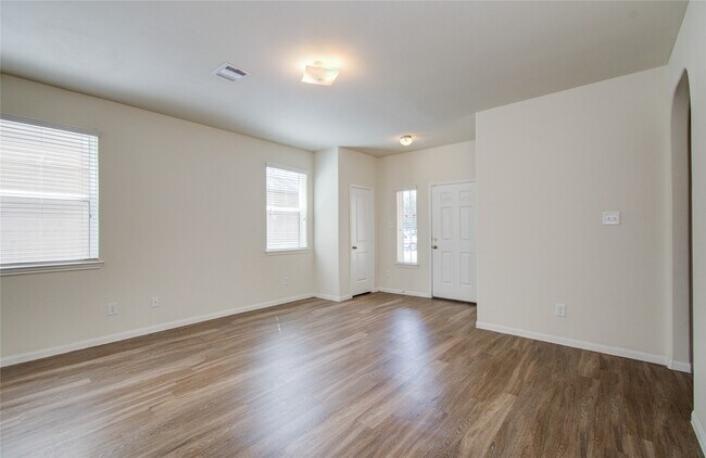 Building Photo - 10410 Solitude Way