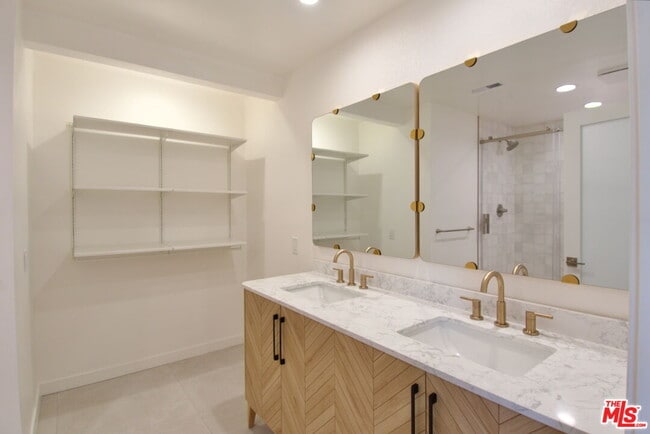 Building Photo - 24621 Aquilla Dr