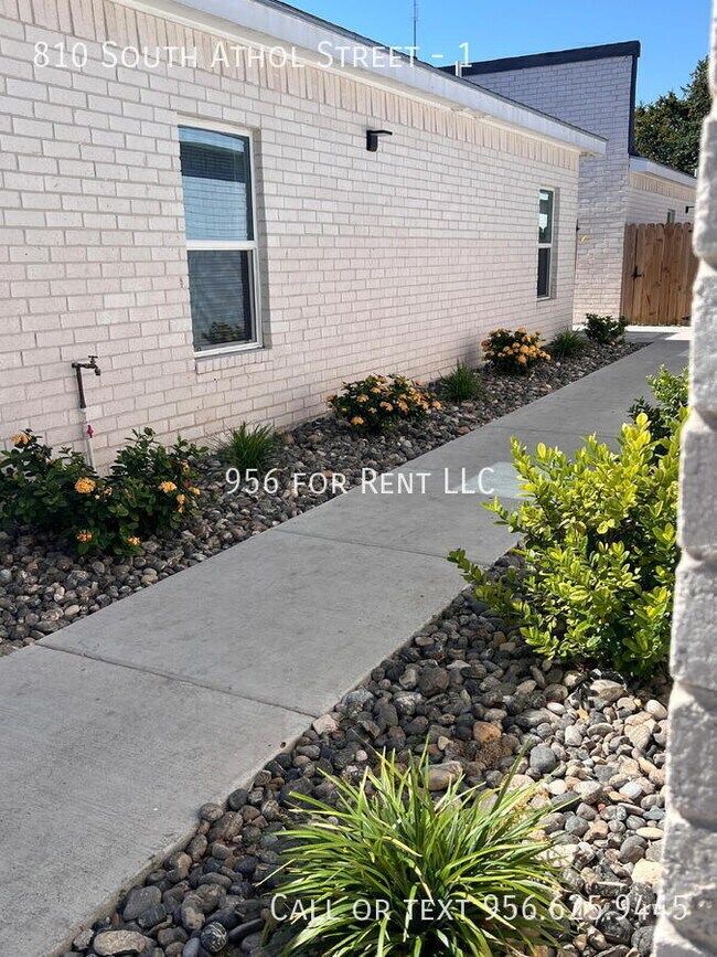 Building Photo - 810 S Athol St