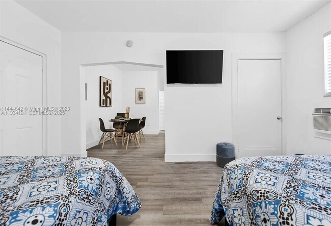 Building Photo - 1029 SW 5th St