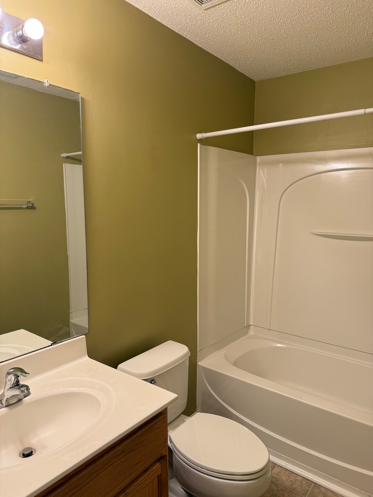 Building Photo - 78 Tannenbaum Cir