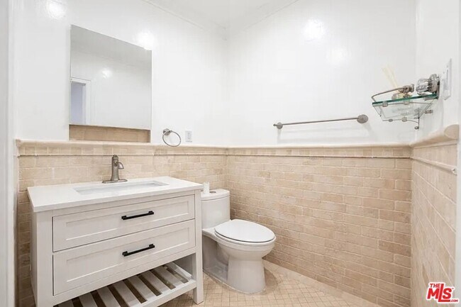 Building Photo - 837 5th St