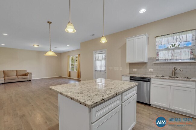 Building Photo - 4-Bedroom Home in Seagrass Station, Bluffton