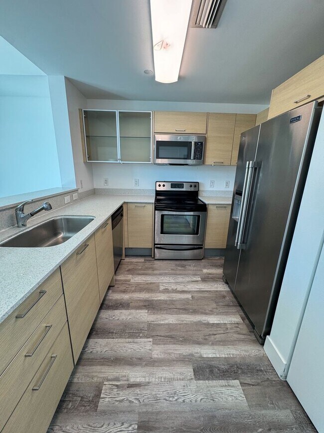 Building Photo - 350 NE 24th St