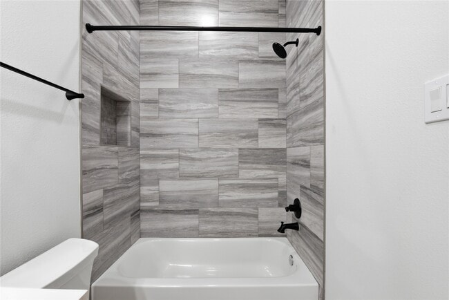 Building Photo - 1243 W 23rd St