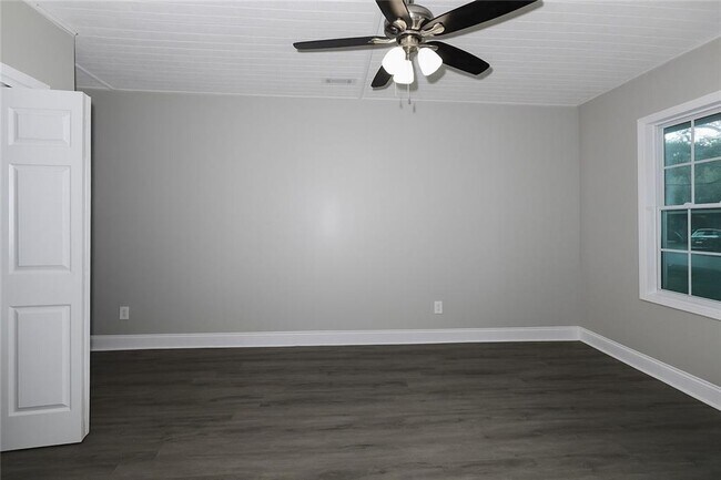 Building Photo - 157 Polar Rock Dr SW