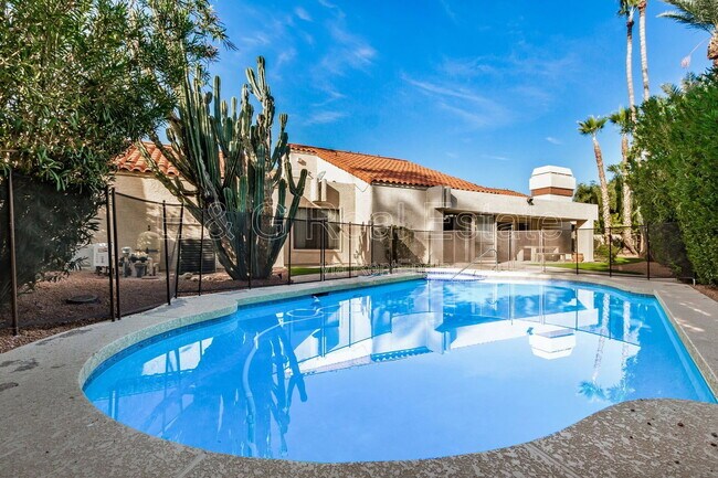 Building Photo - 10060 E San Bernardo Dr