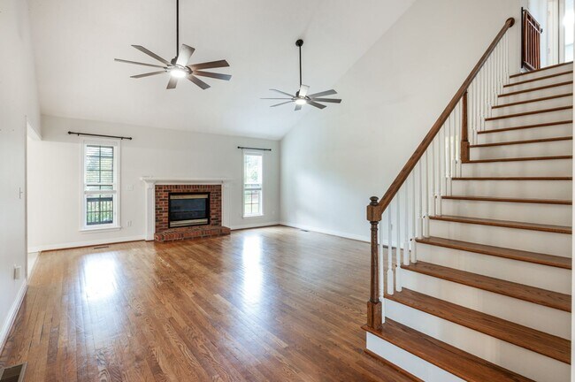 Building Photo - 107 Deer Field Hills