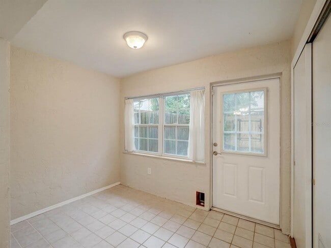 Building Photo - 1123 Thayer St