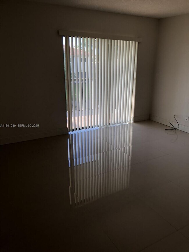 Building Photo - 151 Lakeview Dr