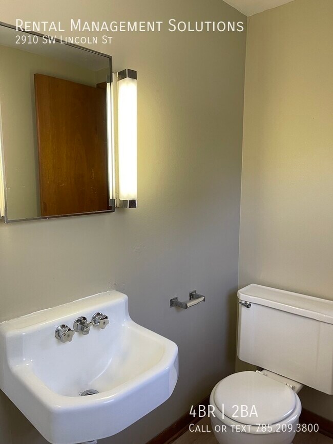 Building Photo - 2910 SW Lincoln St- 4 BED/2 BATH