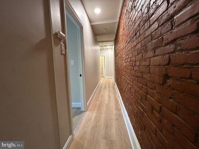 Building Photo - 900 N 29th St