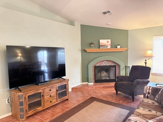 Building Photo - Spacious 3-Bedroom Home with RV Parking & Boat-Deep Garage