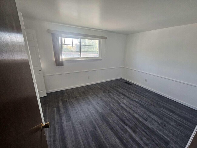 Building Photo - 13842 Keating Dr
