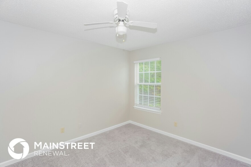 Building Photo - 2604 Yarrow Rd