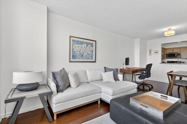 Building Photo - 10101 Grosvenor Pl